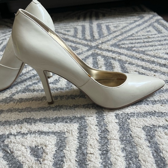 white pointy leather heels by GUESS - Picture 3 of 5